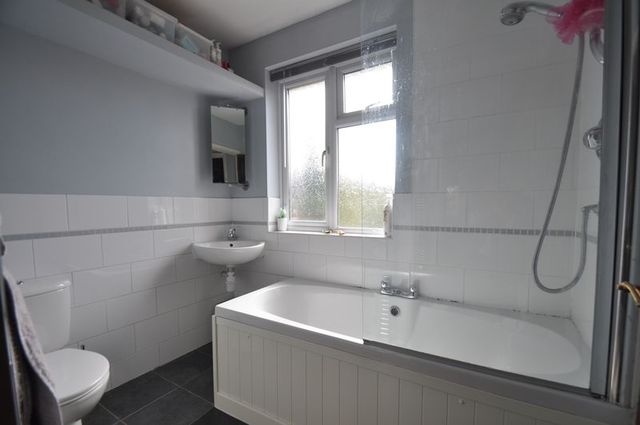  Image of 3 bedroom Detached house for sale in Highgate Lane Farnborough GU14 at Highgate Lane  Farnborough, GU14 8AE