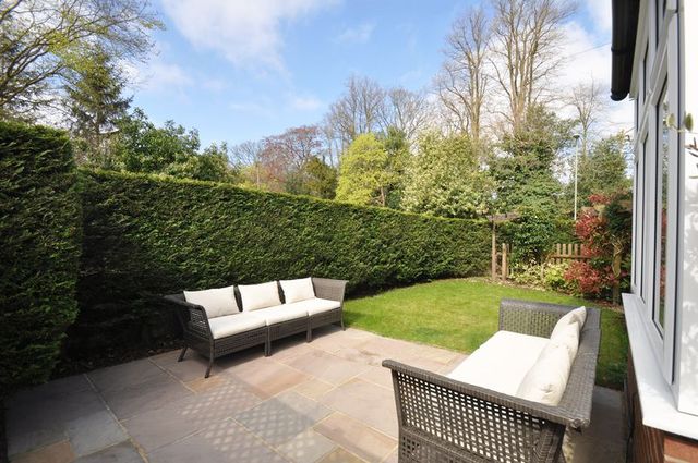  Image of 3 bedroom Detached house for sale in Highgate Lane Farnborough GU14 at Highgate Lane  Farnborough, GU14 8AE