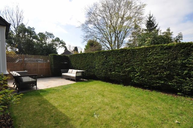  Image of 3 bedroom Detached house for sale in Highgate Lane Farnborough GU14 at Highgate Lane  Farnborough, GU14 8AE