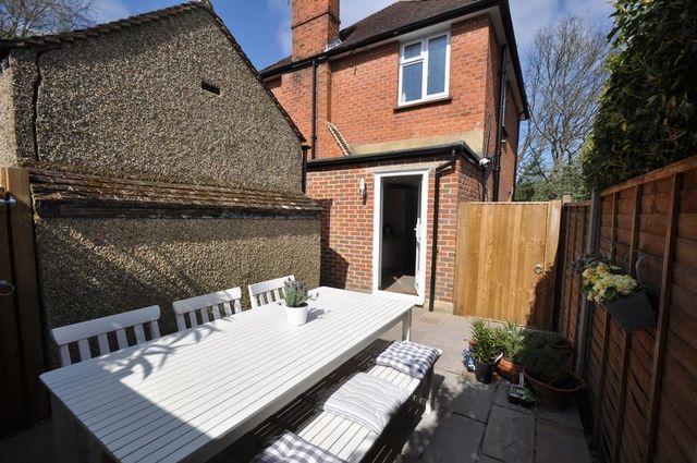  Image of 3 bedroom Detached house for sale in Highgate Lane Farnborough GU14 at Highgate Lane  Farnborough, GU14 8AE