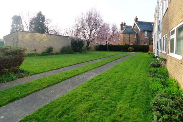  Image of 1 bedroom Flat for sale in Highview Road Sidcup DA14 at Highview Road  Sidcup, DA14 4EZ