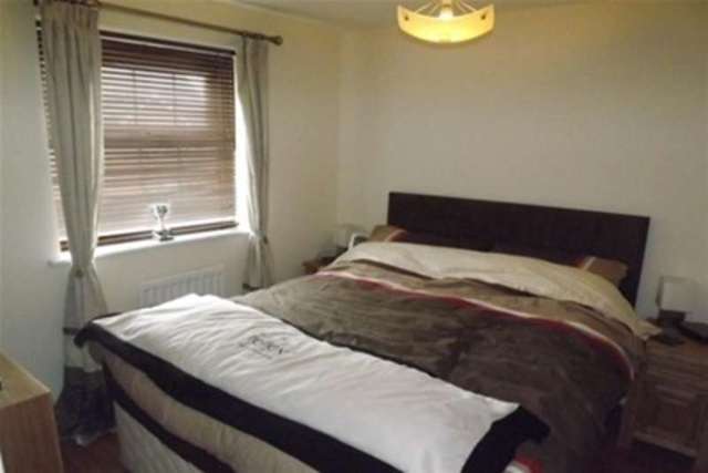  Image of 2 bedroom Terraced house to rent in Holly Drive Minster on Sea Sheerness ME12 at Sheerness, ME12 3GQ