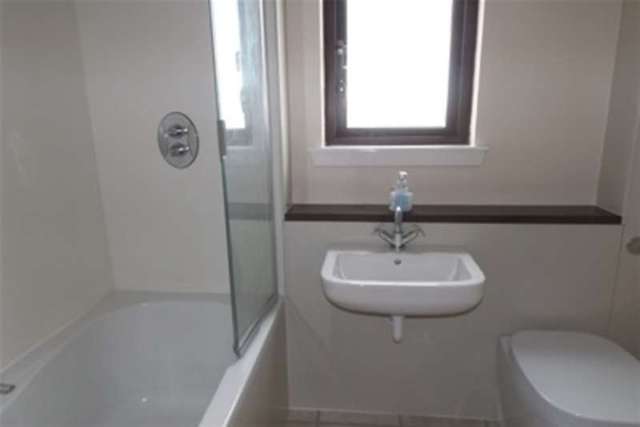  Image of 2 bedroom Flat to rent in Holm Lane East Kilbride Glasgow G74 at Glasgow, G74 1EG