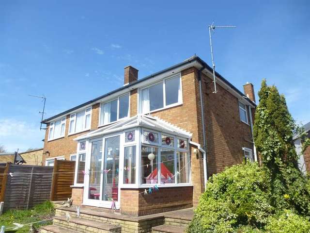  Image of 3 bedroom Semi-Detached house for sale in Holmwood Close Dunstable LU5 at Houghton Regis, LU5 4QX