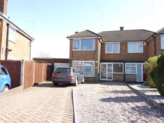  Image of 3 bedroom Semi-Detached house for sale in Holmwood Close Dunstable LU5 at Houghton Regis, LU5 4QX