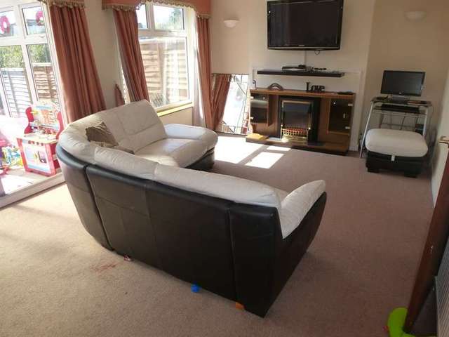  Image of 3 bedroom Semi-Detached house for sale in Holmwood Close Dunstable LU5 at Houghton Regis, LU5 4QX