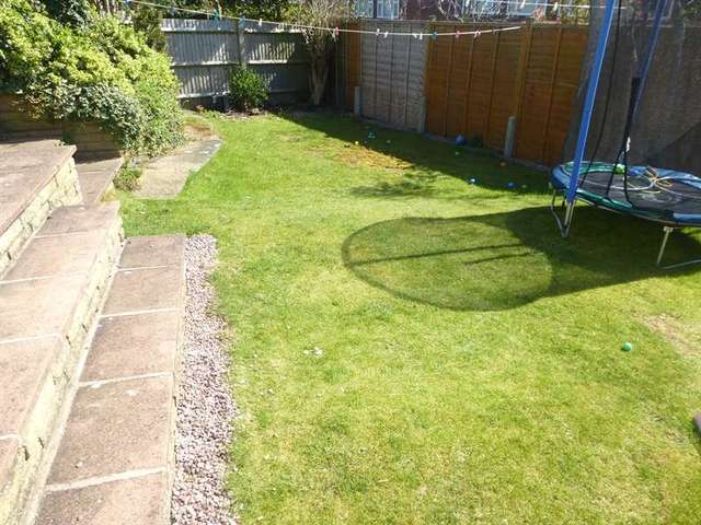  Image of 3 bedroom Semi-Detached house for sale in Holmwood Close Dunstable LU5 at Houghton Regis, LU5 4QX