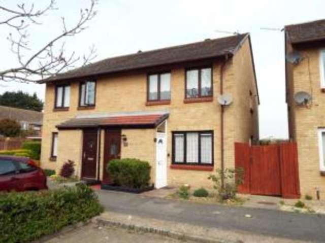  Image of 1 bedroom Maisonette for sale in Sarre Avenue Hornchurch RM12 at Hornchurch  Elm Park, RM12 6TP