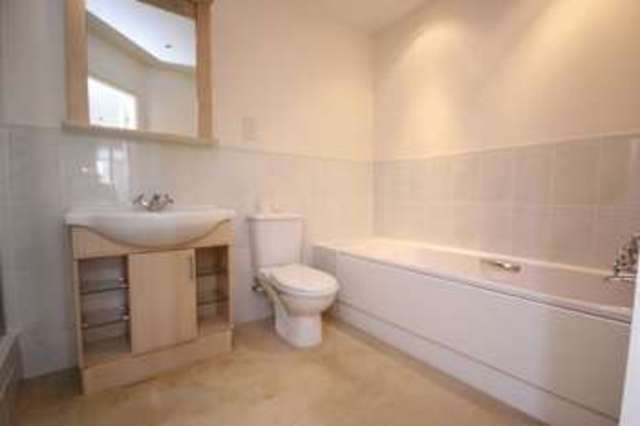  Image of 2 bedroom Flat for sale in Horsham Road Bramley Guildford GU5 at Bramley Guildford, GU5 0ES