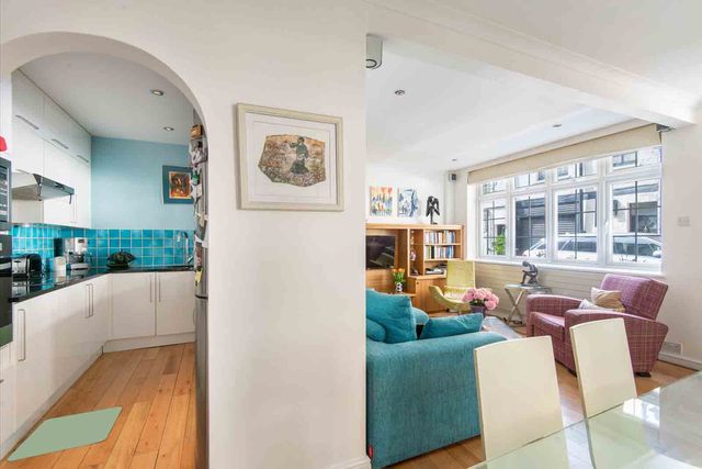  Image of 3 bedroom Mews to rent in Huntsworth Mews London NW1 at Marylebone, NW1 6DB
