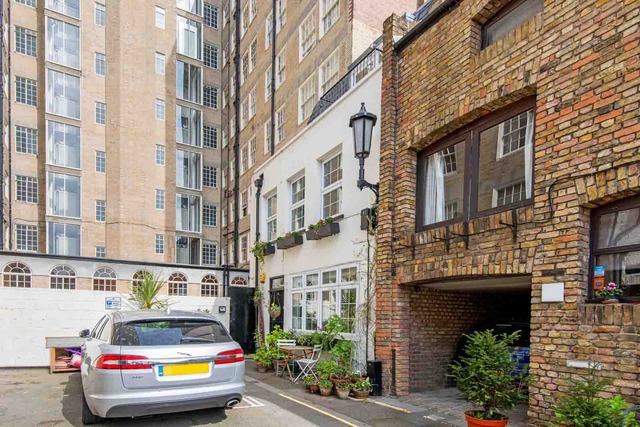  Image of 3 bedroom Mews to rent in Huntsworth Mews London NW1 at Marylebone, NW1 6DB