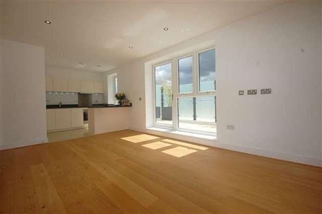  Image of 1 bedroom Apartment to rent in Coombe Lane London SW20 at Cottenham Park, SW20 0BW