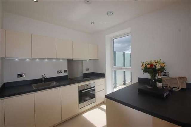  Image of 1 bedroom Apartment to rent in Coombe Lane London SW20 at Cottenham Park, SW20 0BW