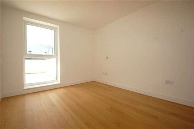  Image of 1 bedroom Apartment to rent in Coombe Lane London SW20 at Cottenham Park, SW20 0BW