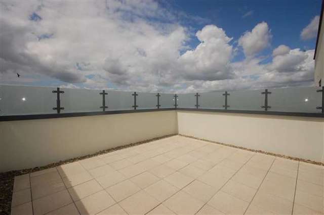  Image of 1 bedroom Apartment to rent in Coombe Lane London SW20 at Cottenham Park, SW20 0BW