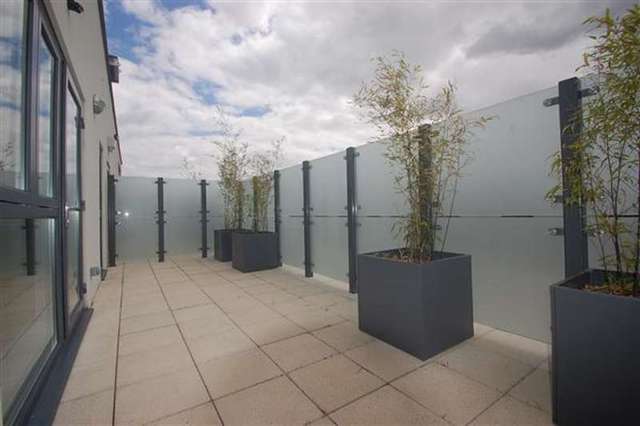  Image of 1 bedroom Apartment to rent in Coombe Lane London SW20 at Cottenham Park, SW20 0BW