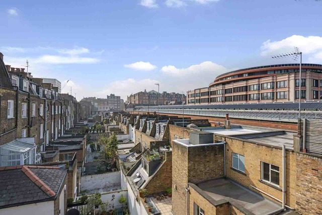  Image of 4 bedroom Semi-Detached house to rent in Ivor Place London NW1 at Marylebone, NW1 6EU