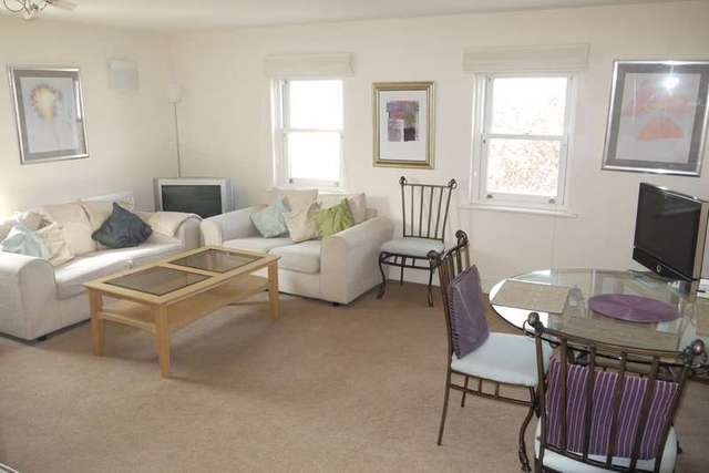  Image of 2 bedroom Flat for sale in Kenilworth Road Leamington Spa CV32 at Leamington Spa Warwickshire, CV32 5TL