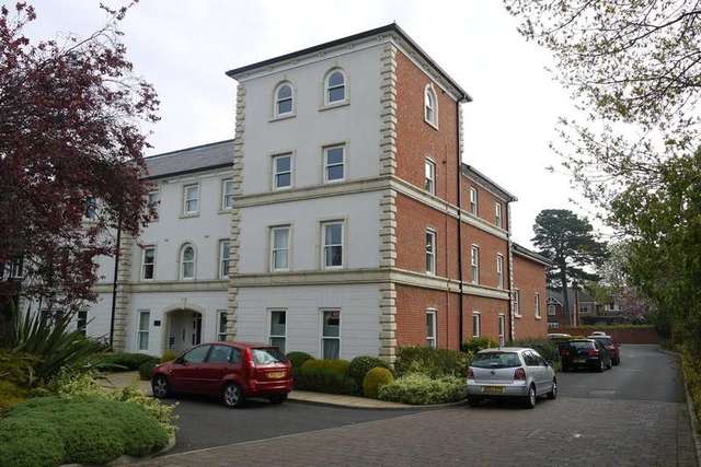  Image of 2 bedroom Flat for sale in Kenilworth Road Leamington Spa CV32 at Leamington Spa Warwickshire, CV32 5TL