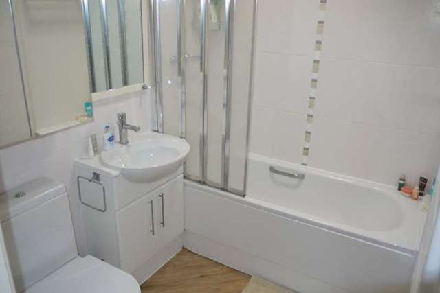  Image of 2 bedroom Flat for sale in Kenilworth Road Leamington Spa CV32 at Leamington Spa Warwickshire, CV32 5TL