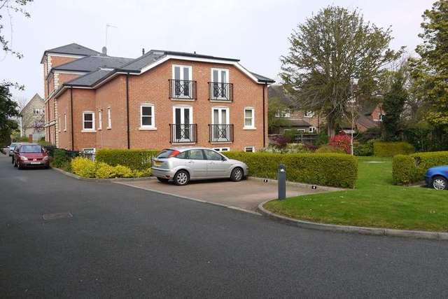  Image of 2 bedroom Flat for sale in Kenilworth Road Leamington Spa CV32 at Leamington Spa Warwickshire, CV32 5TL