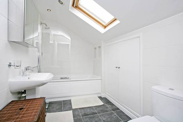  Image of 2 bedroom Property to rent in Killyon Road London SW8 at Killyon Road  Clapham, SW8 2XT