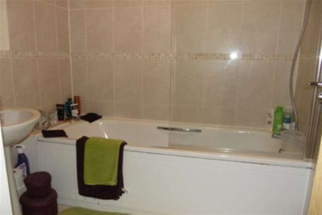  Image of 2 bedroom Flat to rent in Bath Road Wells BA5 at Wells, BA5 3AF