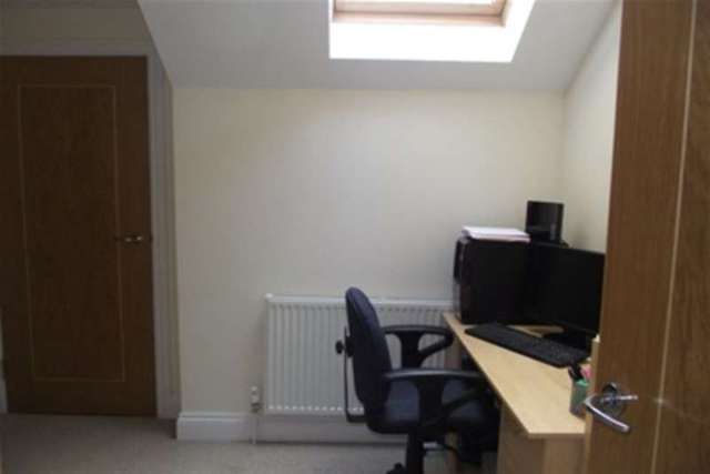  Image of 2 bedroom Flat to rent in Bath Road Wells BA5 at Wells, BA5 3AF