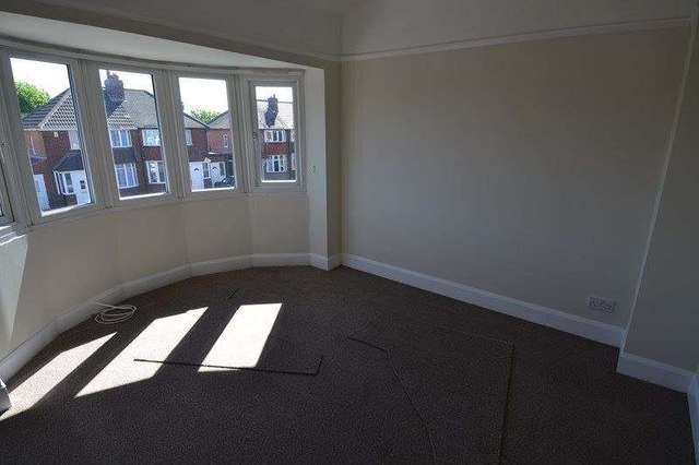  Image of 3 bedroom Property to rent in Kingshurst Road Northfield Birmingham B31 at Kingshurst Road Northfield Birmingham, B31 2LL
