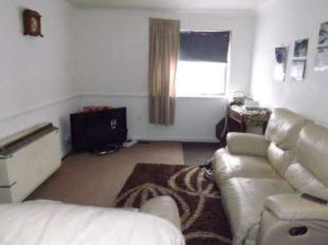  Image of 1 bedroom Flat for sale in Copperfields Laindon Basildon SS15 at Laindon Essex Laindon, SS15 5RP