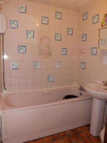  Image of 1 bedroom Flat for sale in Copperfields Laindon Basildon SS15 at Laindon Essex Laindon, SS15 5RP