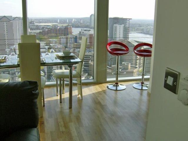  Image of 2 bedroom Flat to rent in Marsh Wall London E14 at 22 Marsh Wall  London, E14 9AH