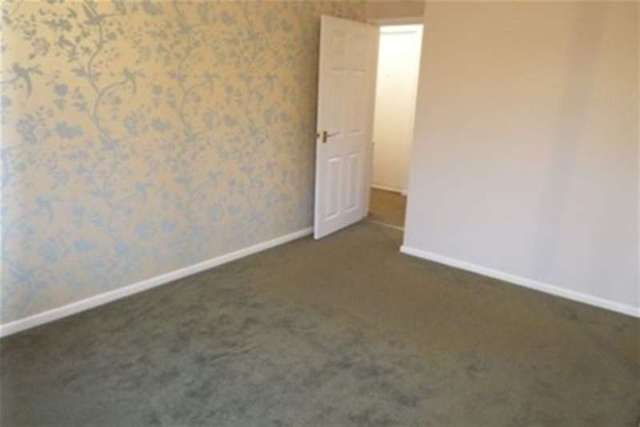  Image of 2 bedroom Flat to rent in Douglas Gardens Parkstone Poole BH12 at Poole, BH12 2AG