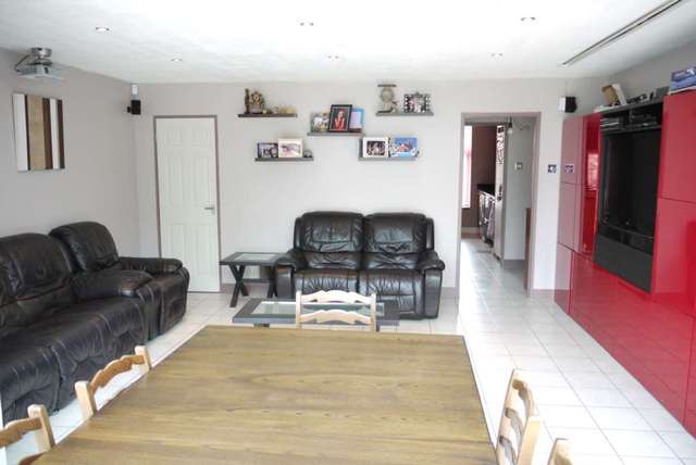  Image of 4 bedroom Semi-Detached house to rent in Lauradale Bracknell RG12 at Lauradale  Bracknell, RG12 7DT