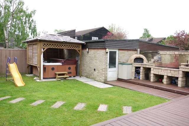  Image of 4 bedroom Semi-Detached house to rent in Lauradale Bracknell RG12 at Lauradale  Bracknell, RG12 7DT