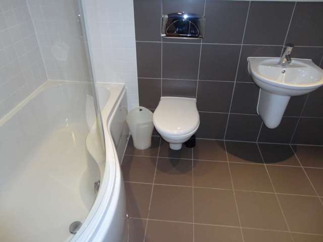  Image of 1 bedroom Apartment to rent in Leftbank Manchester M3 at Leftbank  Manchester, M3 3AE