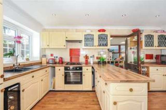  Image of 4 bedroom Detached house to rent in Lily Hill Road Bracknell RG12 at Bracknell Berkshire Easthampstead, RG12 2RY