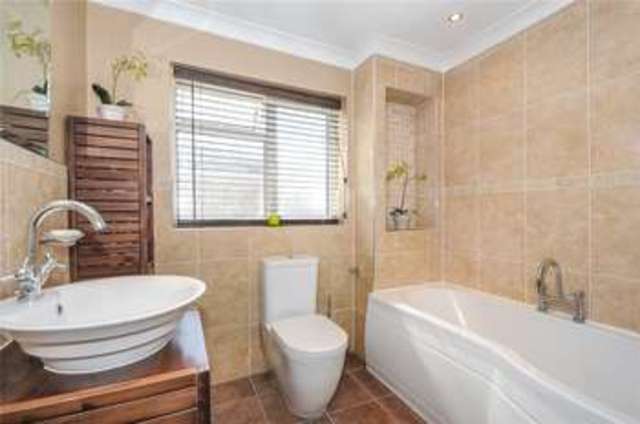  Image of 4 bedroom Detached house to rent in Lily Hill Road Bracknell RG12 at Bracknell Berkshire Easthampstead, RG12 2RY