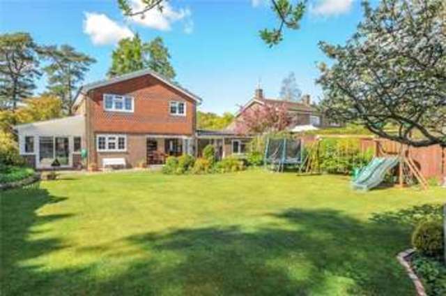  Image of 4 bedroom Detached house to rent in Lily Hill Road Bracknell RG12 at Bracknell Berkshire Easthampstead, RG12 2RY