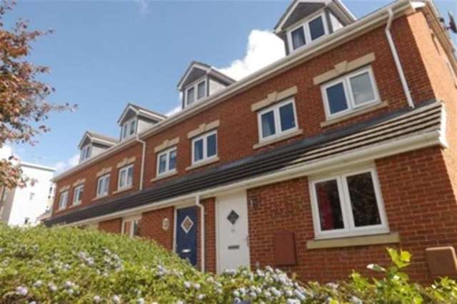 Image of 2 bedroom Maisonette to rent in Little Hackets Havant PO9 at Havant, PO9 5AU