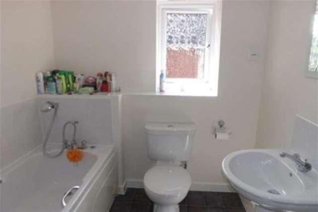  Image of 2 bedroom Maisonette to rent in Little Hackets Havant PO9 at Havant, PO9 5AU