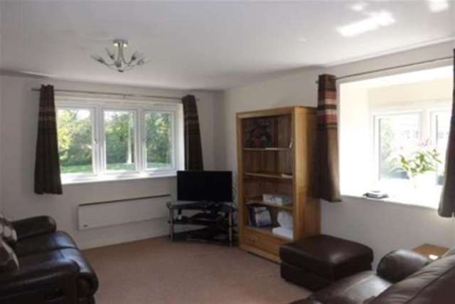  Image of 2 bedroom Maisonette to rent in Little Hackets Havant PO9 at Havant, PO9 5AU