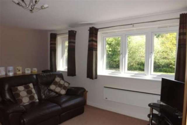  Image of 2 bedroom Maisonette to rent in Little Hackets Havant PO9 at Havant, PO9 5AU