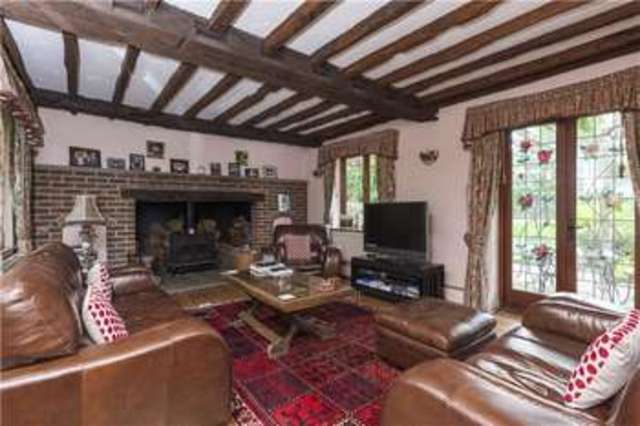  Image of 4 bedroom Detached house to rent in Lodge Road Hurst Reading RG10 at Hurst Reading Hurst, RG10 0SG