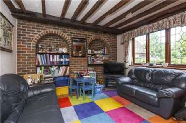  Image of 4 bedroom Detached house to rent in Lodge Road Hurst Reading RG10 at Hurst Reading Hurst, RG10 0SG