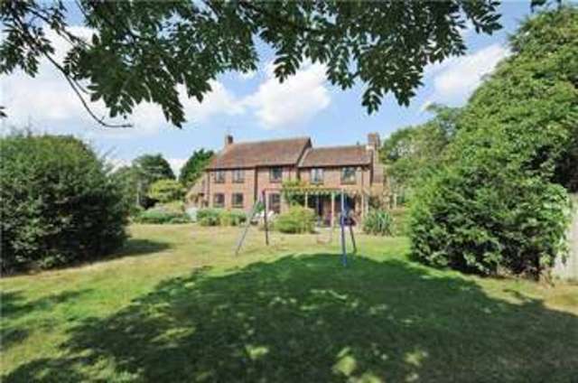  Image of 4 bedroom Detached house to rent in Lodge Road Hurst Reading RG10 at Hurst Reading Hurst, RG10 0SG