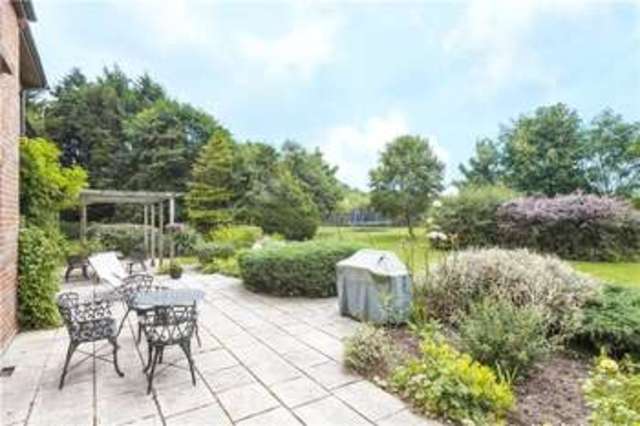 Image of 4 bedroom Detached house to rent in Lodge Road Hurst Reading RG10 at Hurst Reading Hurst, RG10 0SG