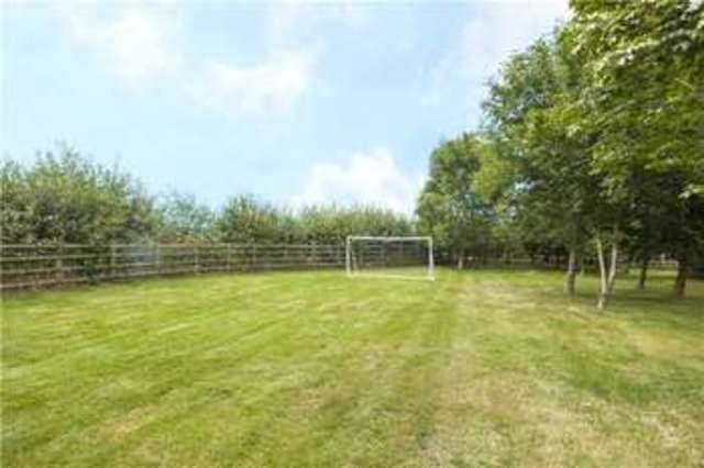  Image of 4 bedroom Detached house to rent in Lodge Road Hurst Reading RG10 at Hurst Reading Hurst, RG10 0SG