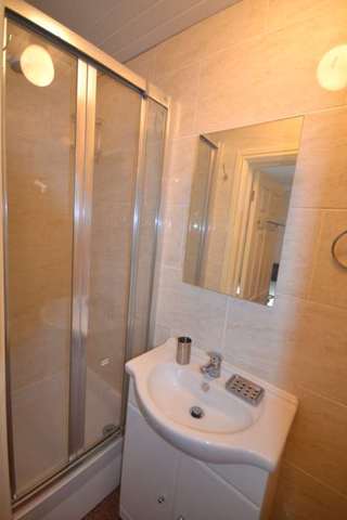  Image of Studio flat to rent in London Road Earley Reading RG1 at London Road  Reading, RG1 5DD