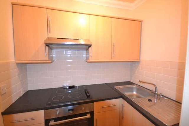  Image of Studio flat to rent in London Road Earley Reading RG1 at London Road  Reading, RG1 5DD